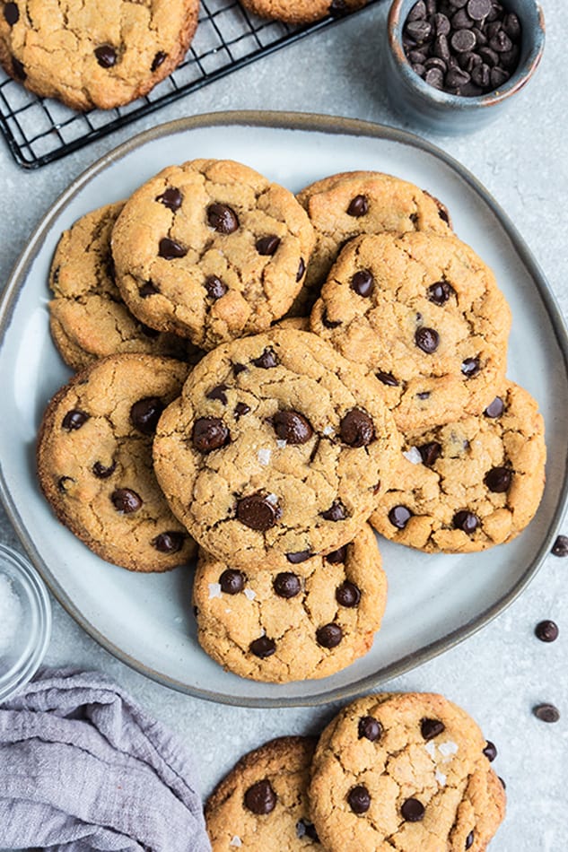 Quick One-Bowl Paleo Vegan Chocolate Chip Cookies Recipe